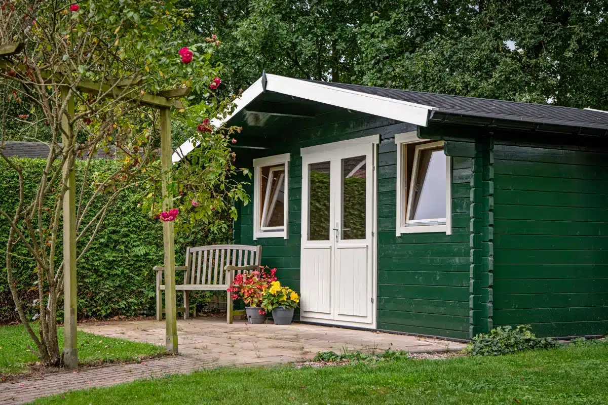 Blokhut – Tuinhuis Pavel | 44 mm | vuren bruin geïmpregneerd