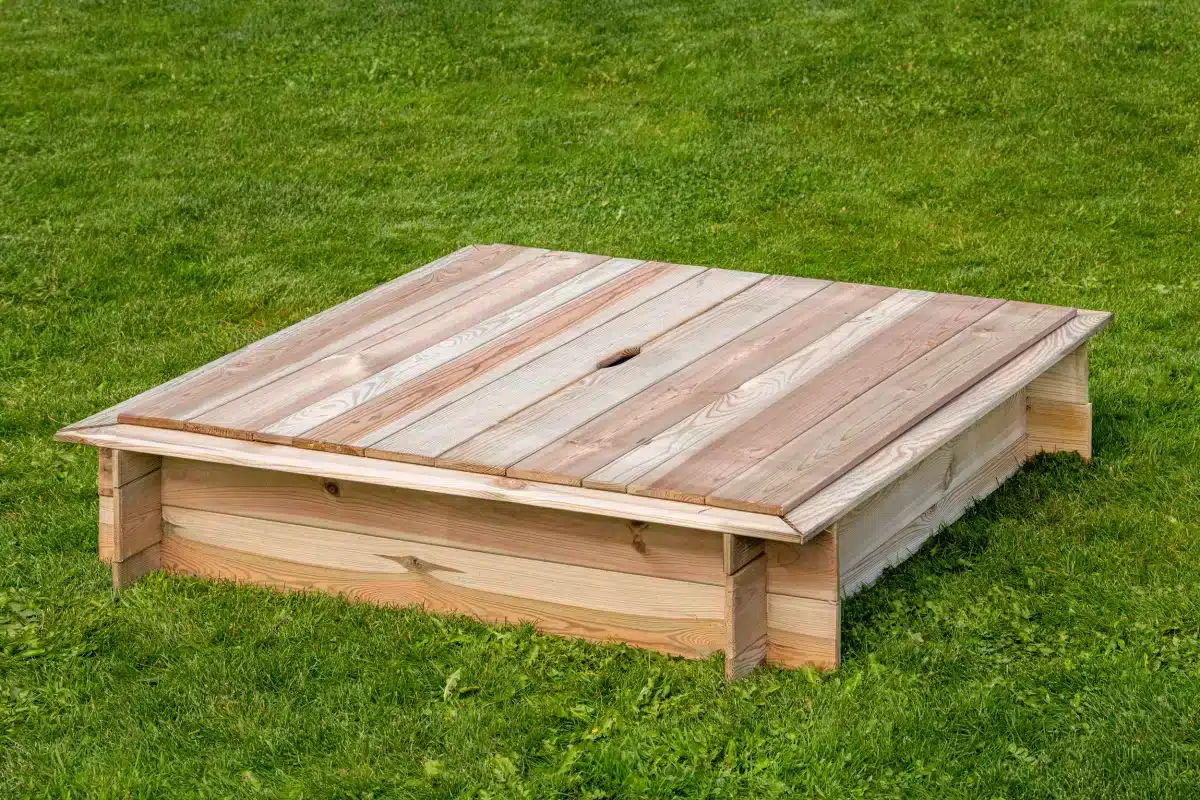 Zandbak Vierkant met deksel L120 x B120 x H24 cm